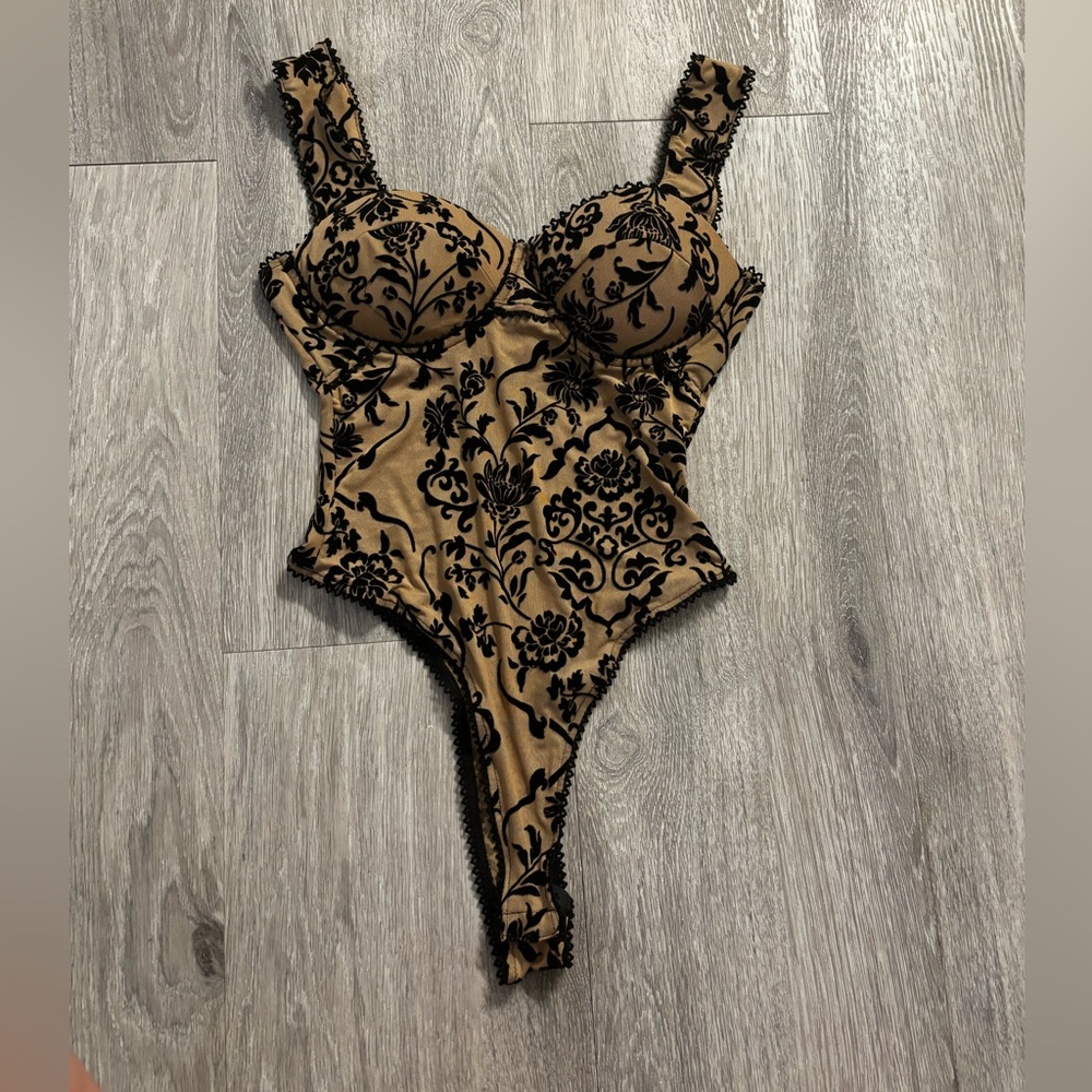 Windsor Body Suit! NWT! Size Small